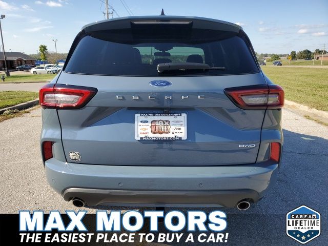 2023 Ford Escape ST-Line photo 4