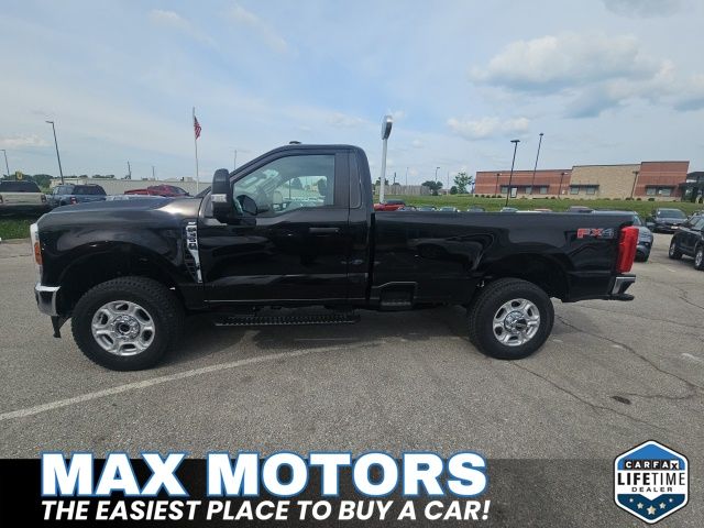 2025 Ford F-350 XLT photo 3