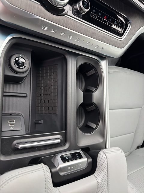 2025 Ford Expedition Platinum - Photo 31