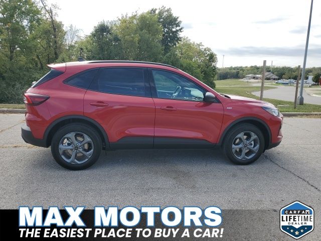 2026 Ford Escape ST-Line photo 2