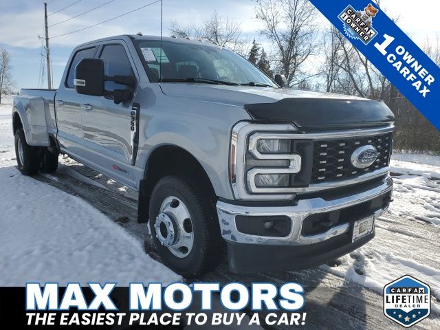 2024 Ford F-350 Super Duty Lariat's photo