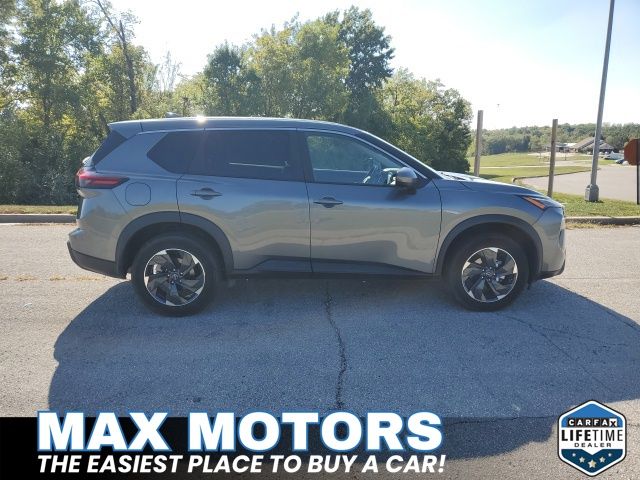 2024 Nissan Rogue SV photo 2
