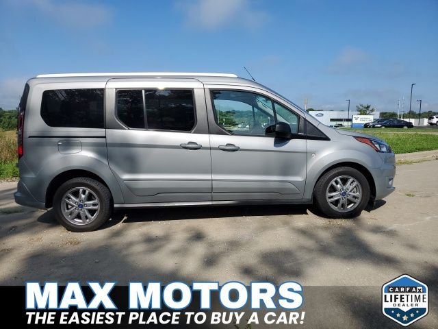 2022 Ford Transit Connect XLT Passenger Wagon photo 2