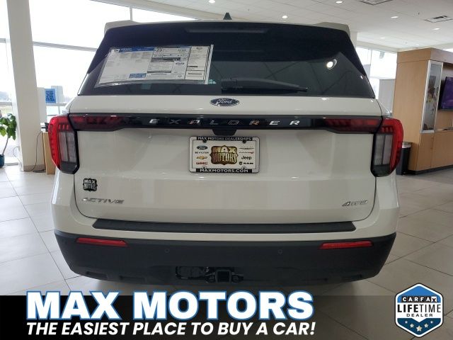 2025 Ford Explorer photo 4