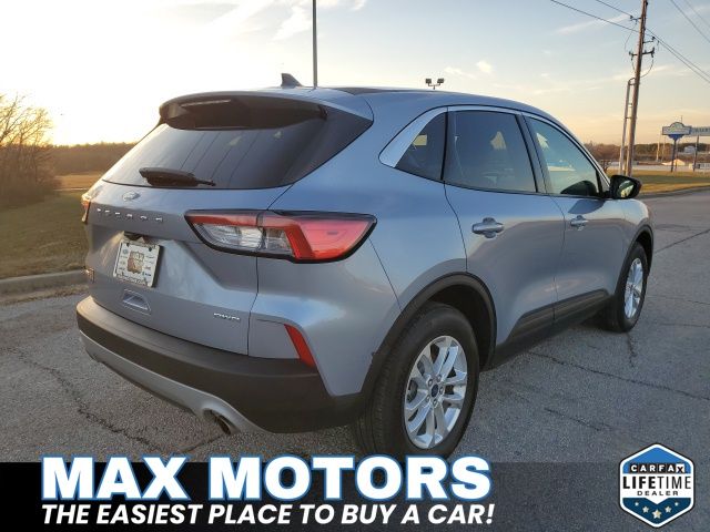 2022 Ford Escape SE photo 3