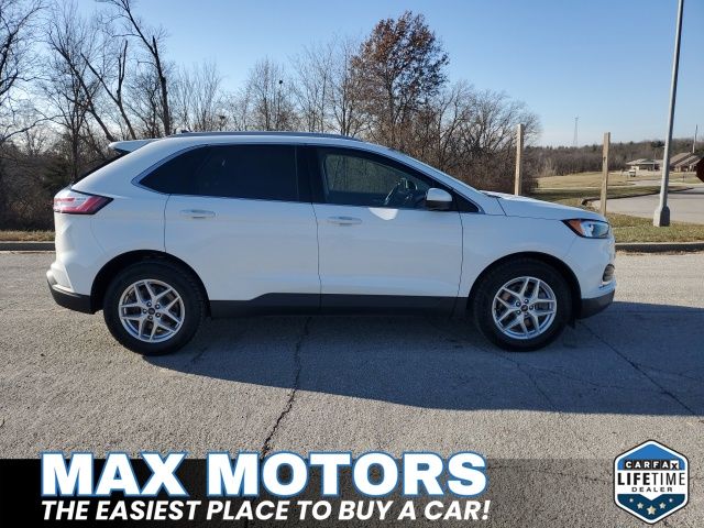 2022 Ford Edge SEL photo 2