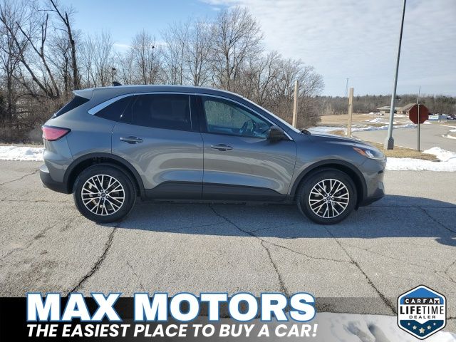 Used 2022 Ford Escape SE with VIN 1FMCU0EZ2NUA68871 for sale in Kansas City