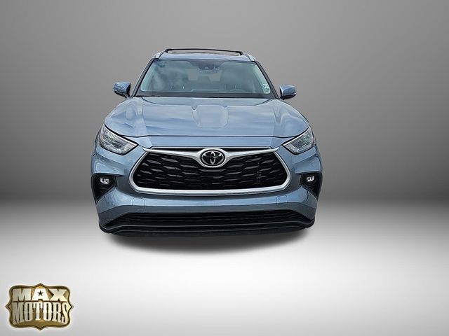 Used 2023 Toyota Highlander XLE with VIN 5TDKDRBH8PS041214 for sale in Kansas City
