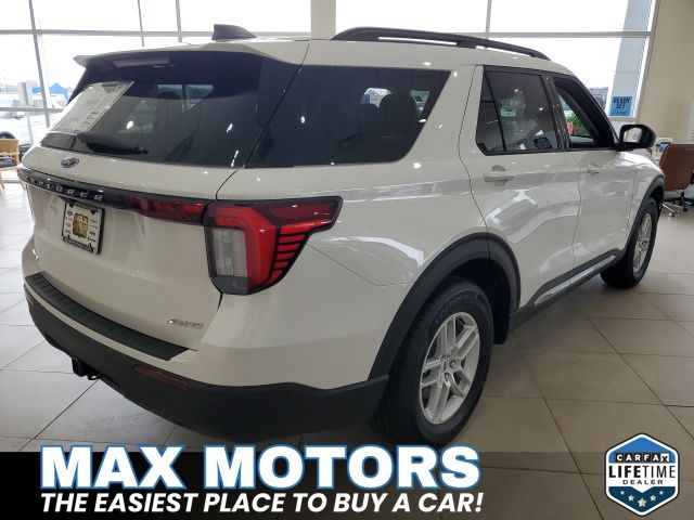 2025 Ford Explorer photo 3