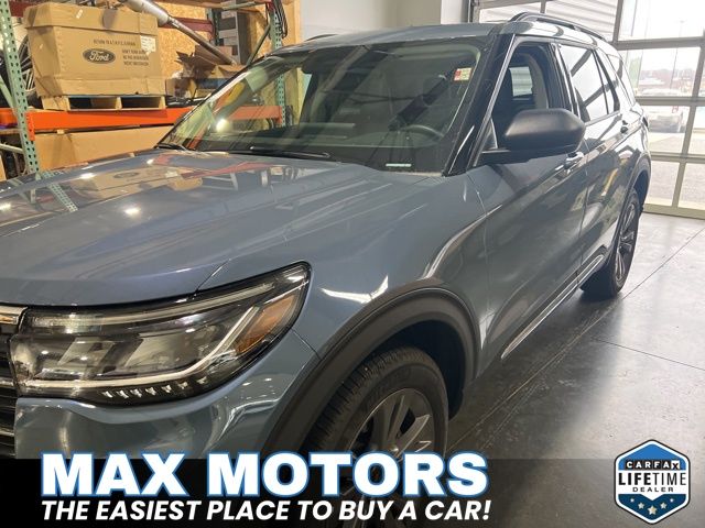 2025 Ford Explorer photo 3