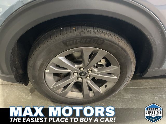 2025 Ford Explorer photo 4