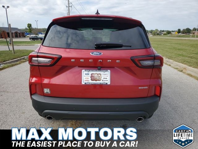 2026 Ford Escape ST-Line photo 4