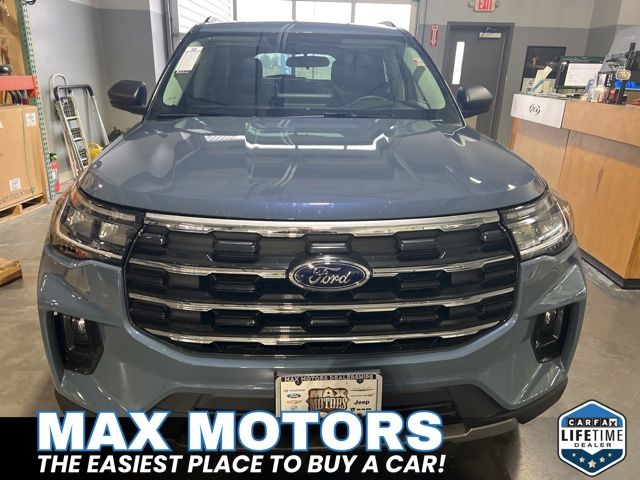 2025 Ford Explorer photo 2