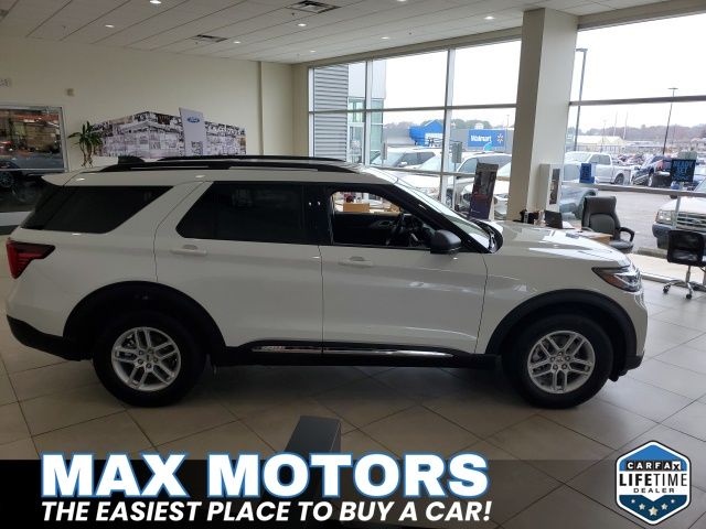 2025 Ford Explorer photo 2