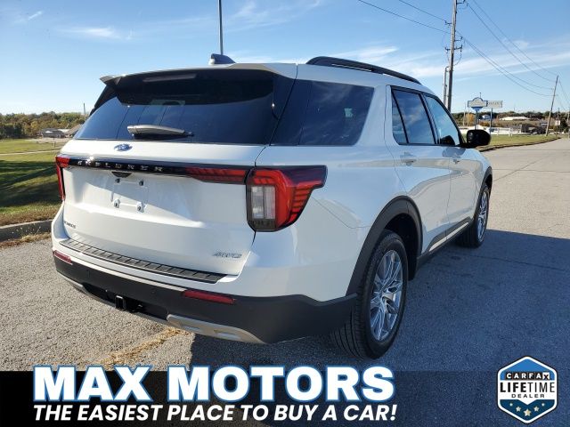 2025 Ford Explorer photo 2