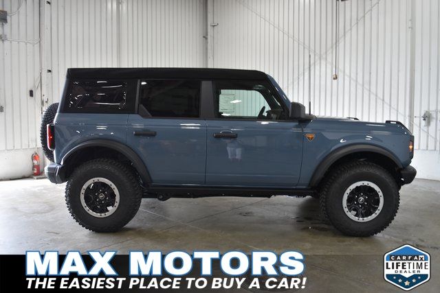 2024 Ford Bronco Badlands photo 2