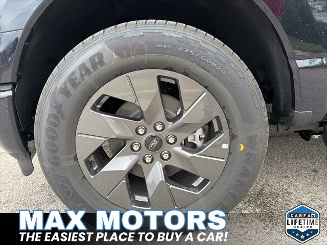 2025 Ford F-150 Lightning photo 3