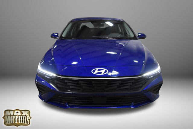 2025 Hyundai Elantra SEL Convenience photo 2