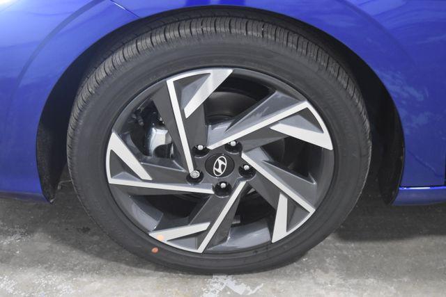 2025 Hyundai Elantra SEL Convenience photo 4