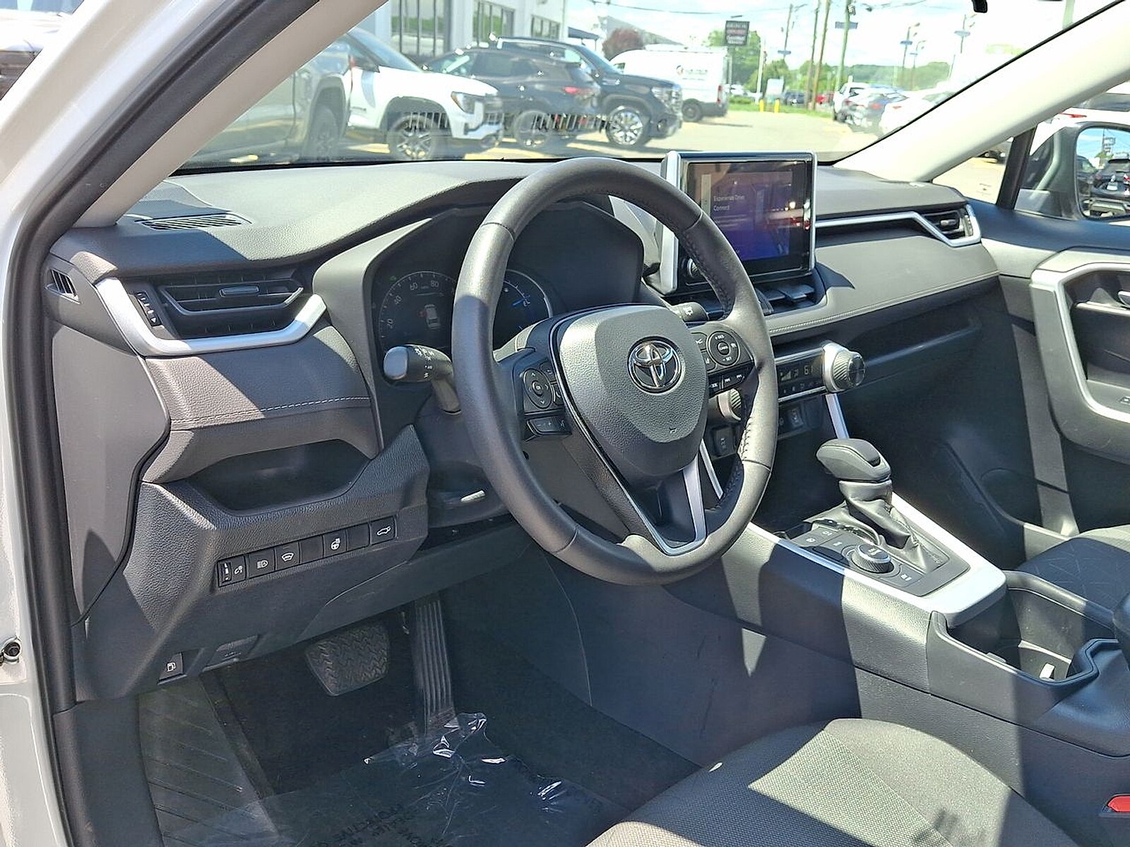 2023 Toyota RAV4 XLE - Photo 10