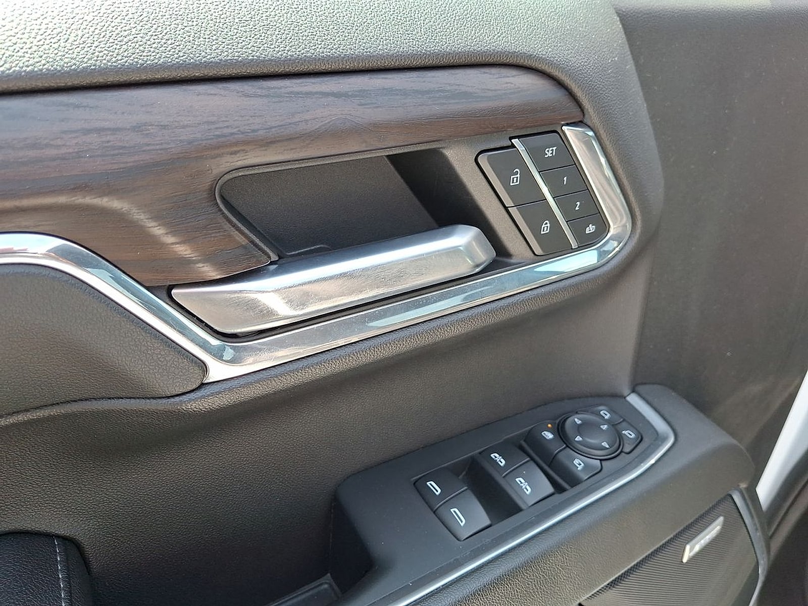 2024 GMC Sierra 1500 SLT - Photo 22