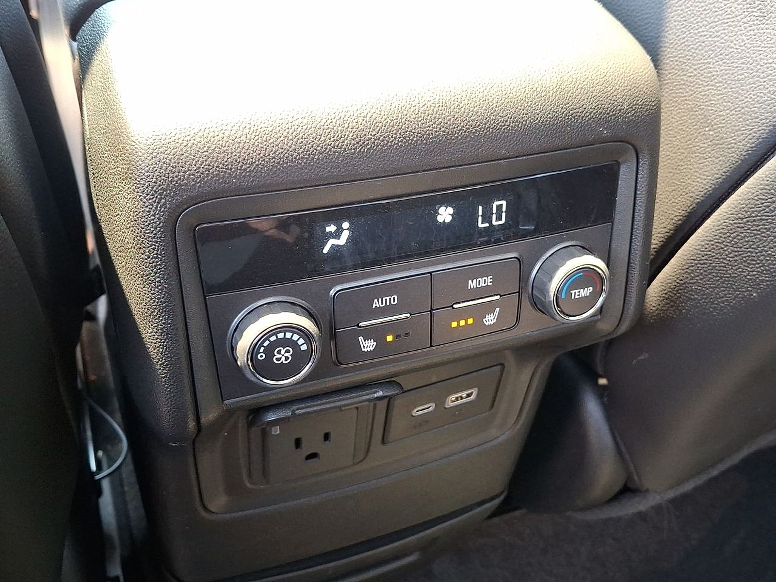 2023 GMC Acadia AT4 - Photo 21