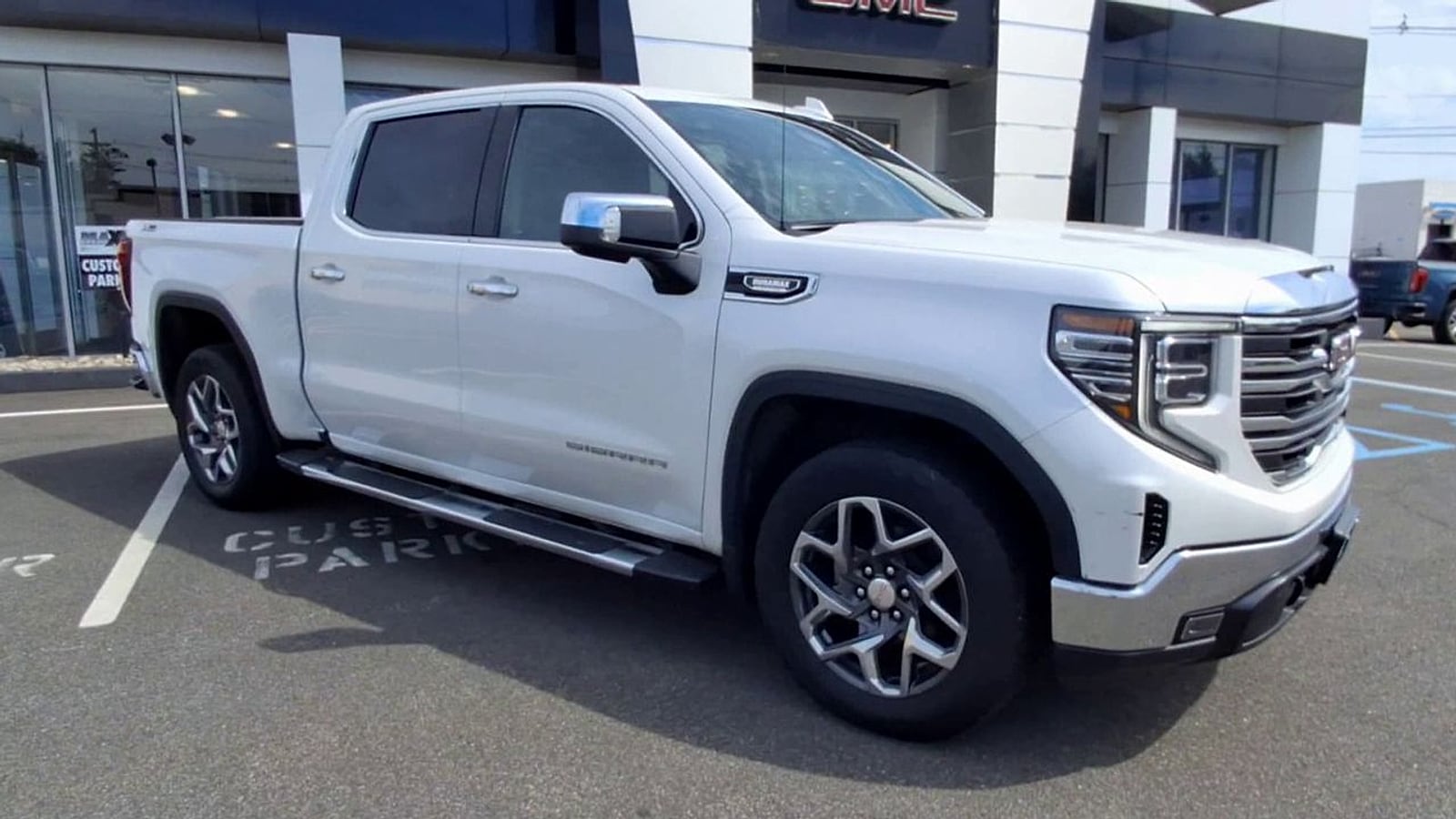 2023 GMC Sierra 1500 SLT - Photo 8