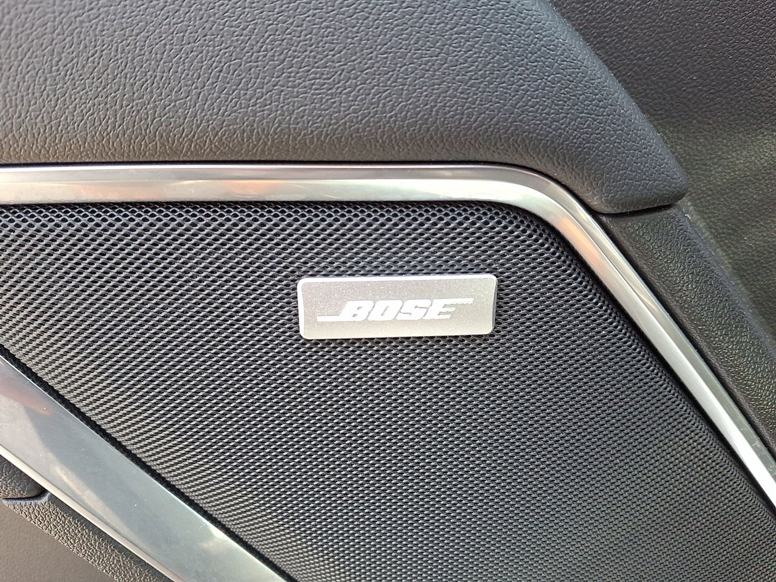 2024 GMC Sierra 1500 SLT - Photo 23