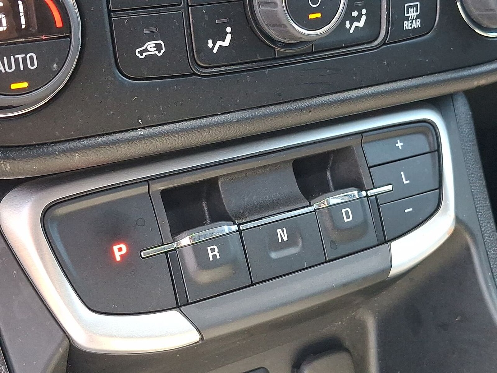 2024 GMC Terrain SLT - Photo 15