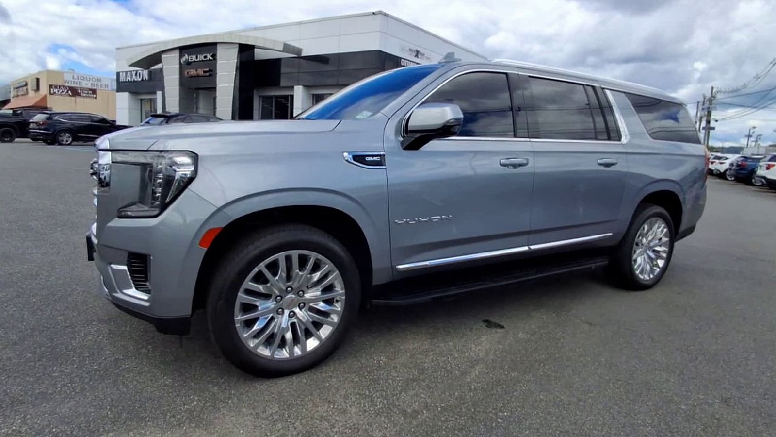 2024 GMC Yukon XL SLT - Photo 6