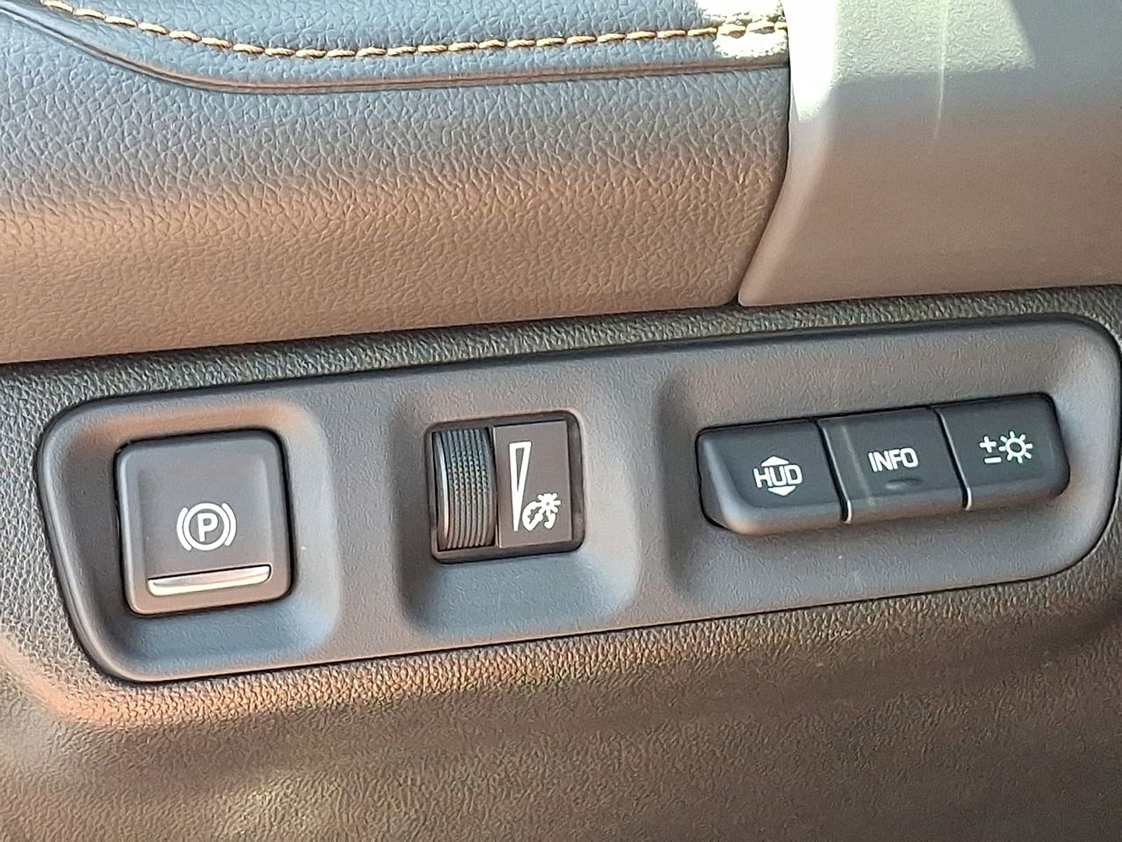 2023 GMC Acadia AT4 - Photo 17