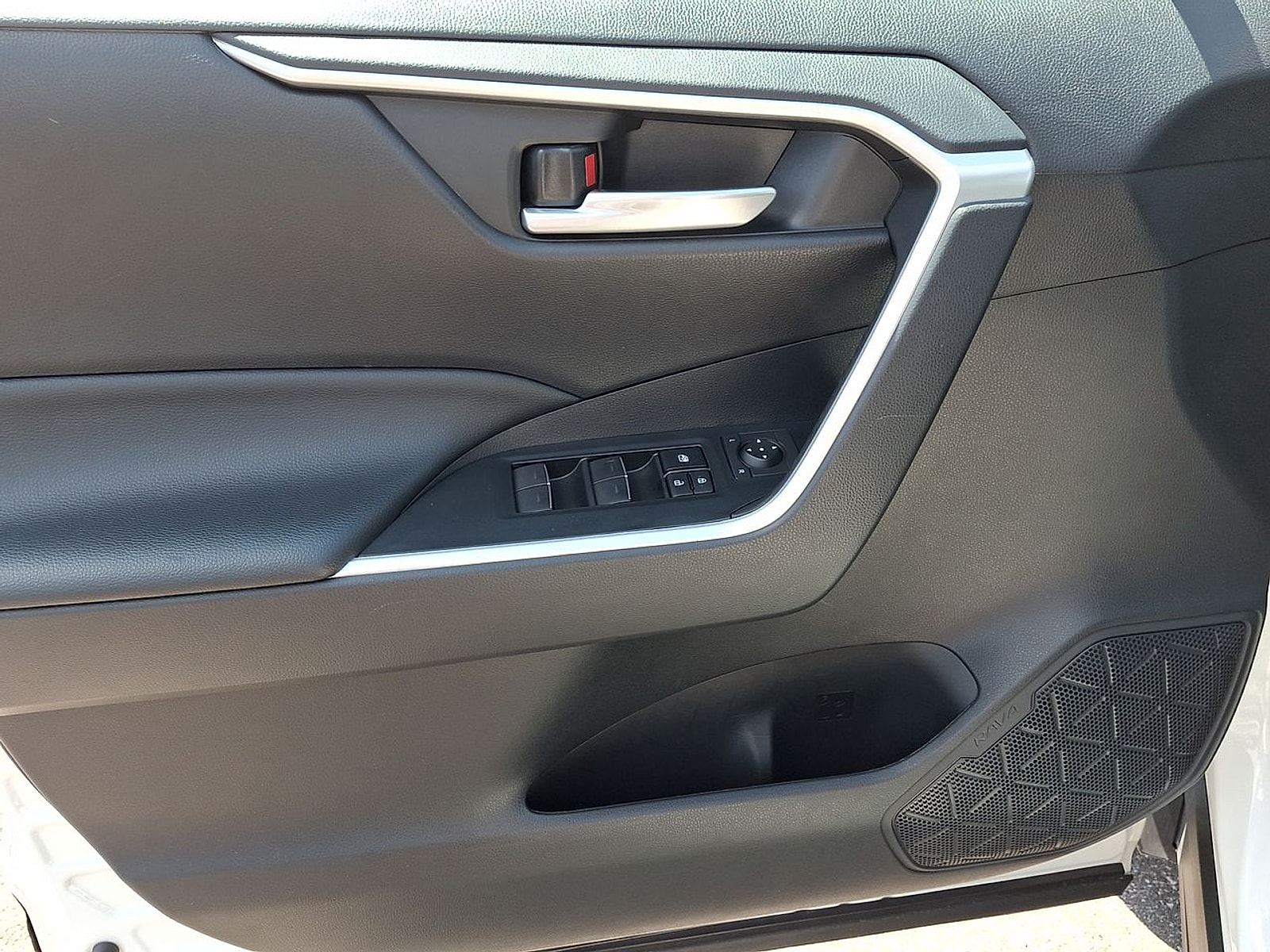 2023 Toyota RAV4 XLE - Photo 22