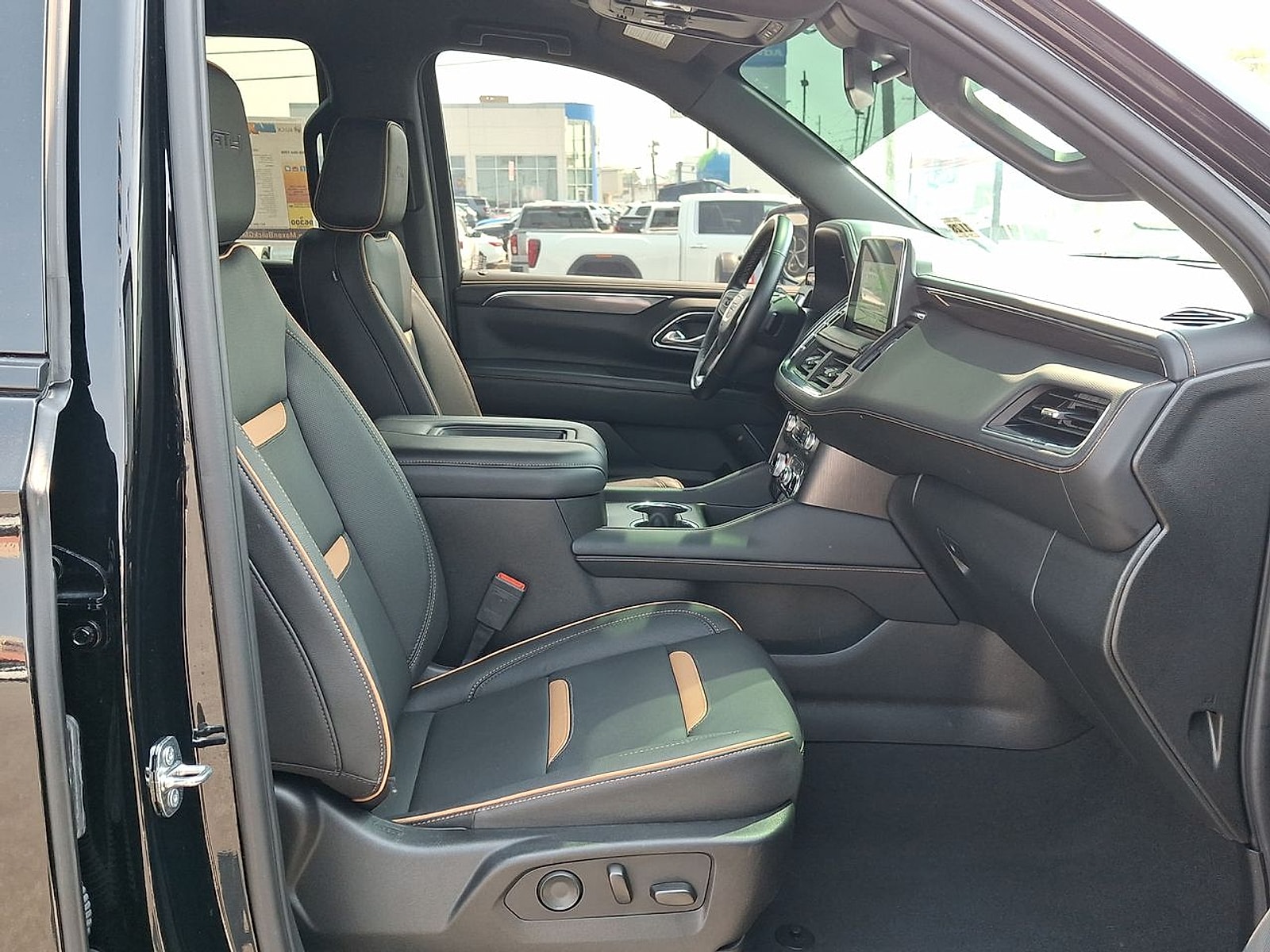 2023 GMC Yukon AT4 - Photo 28