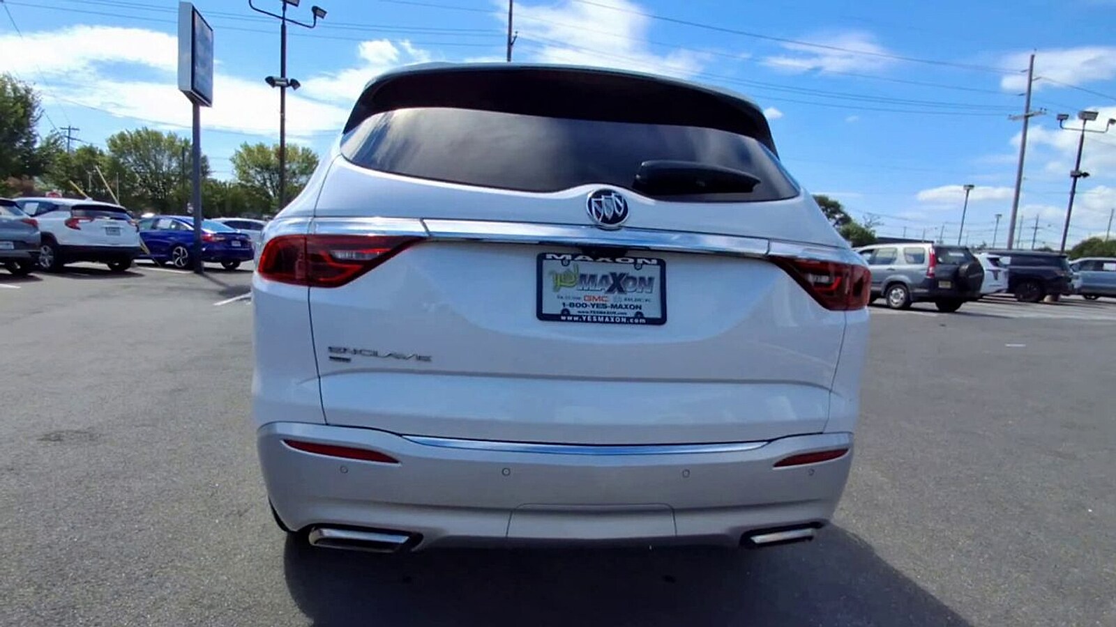 2022 Buick Enclave Essence photo 3