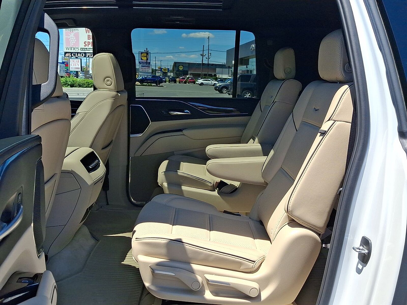 2024 Cadillac Escalade ESV Premium Luxury - Photo 25