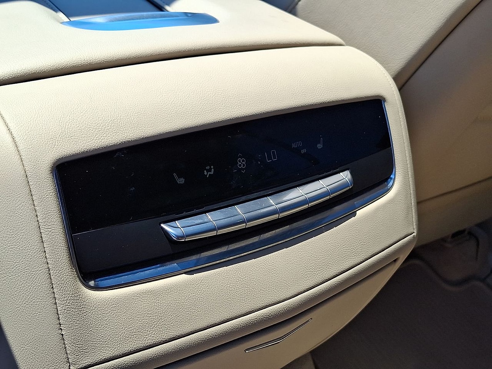 2024 Cadillac Escalade ESV Premium Luxury - Photo 21