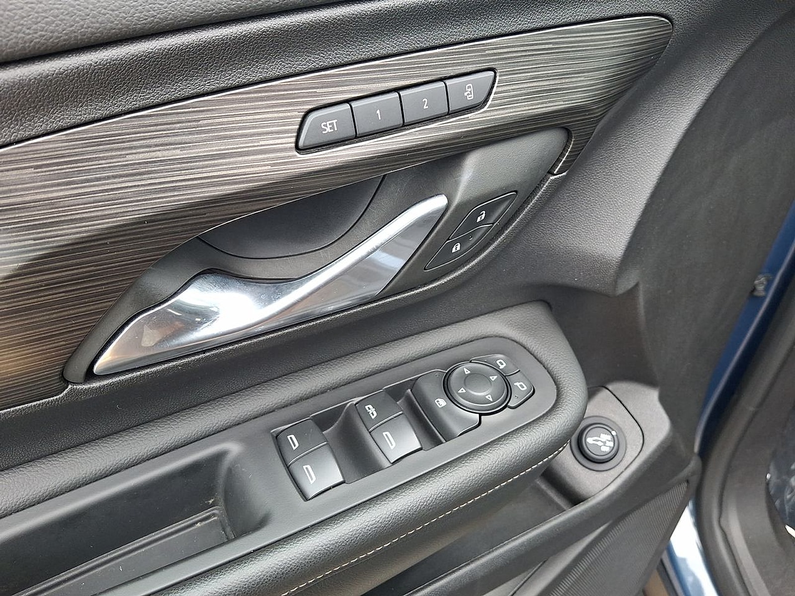 2024 GMC Terrain SLT - Photo 23