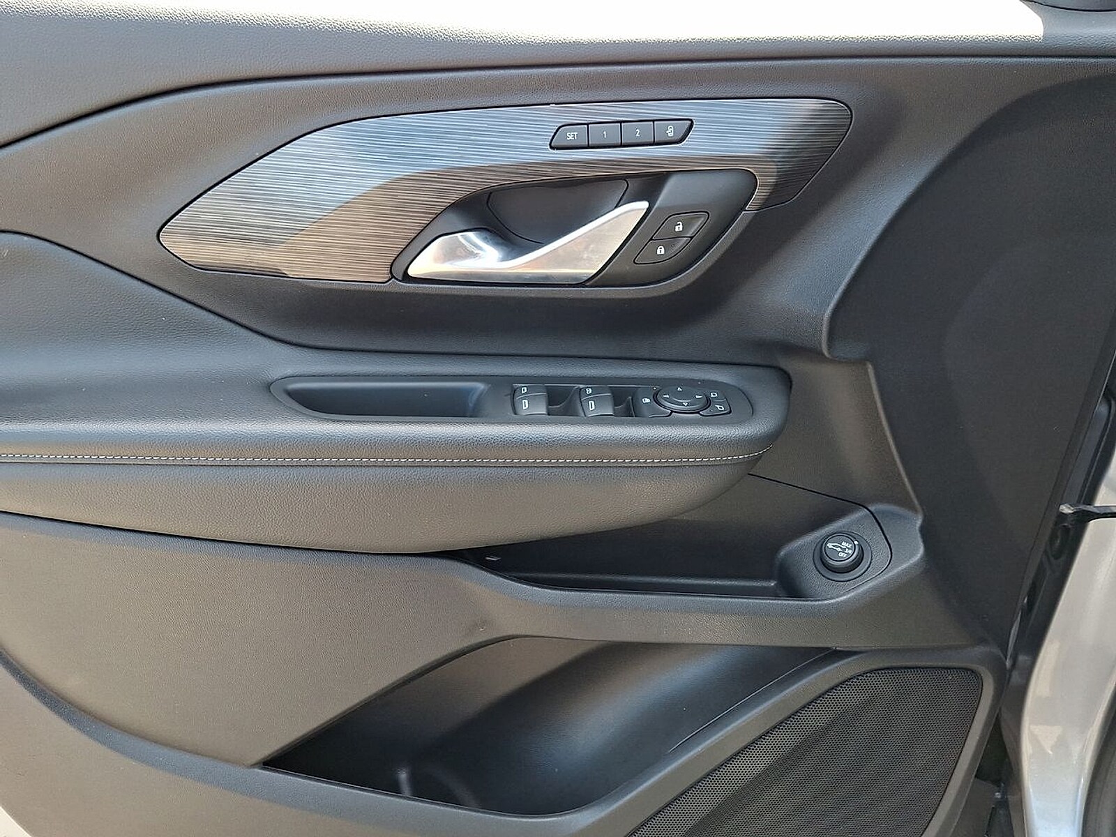 2024 GMC Terrain SLT - Photo 21