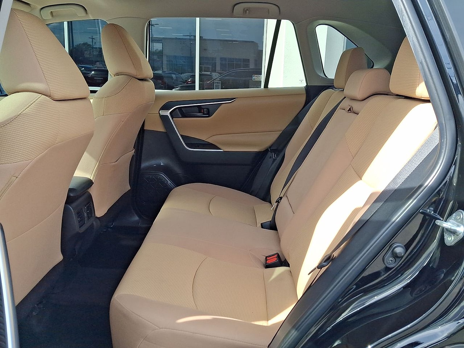 2023 Toyota RAV4 LE - Photo 24