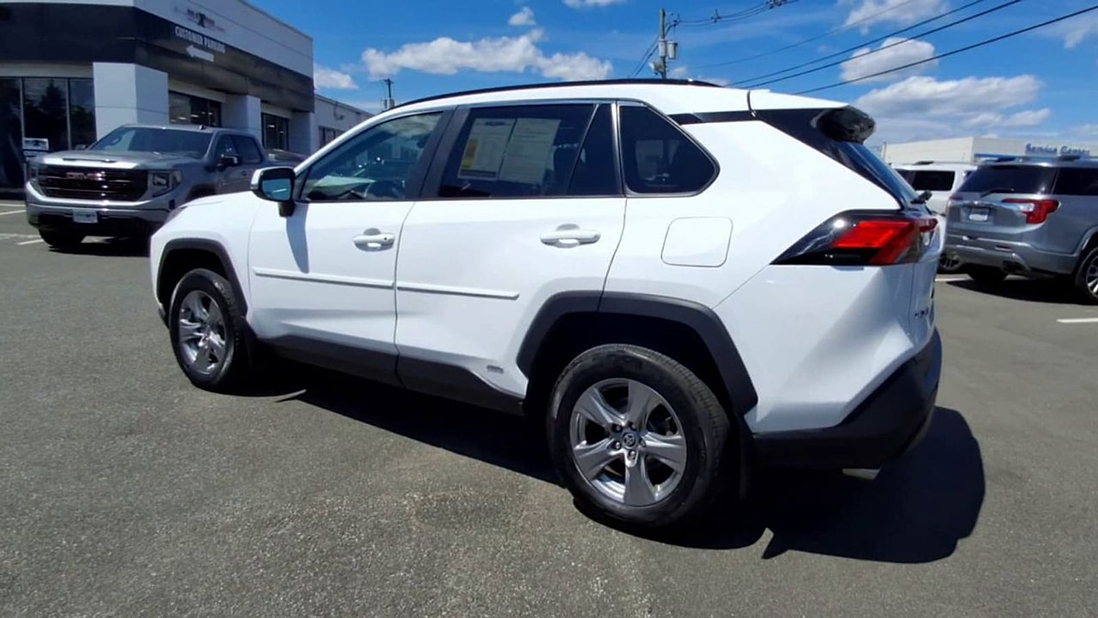 2023 Toyota RAV4 XLE - Photo 4