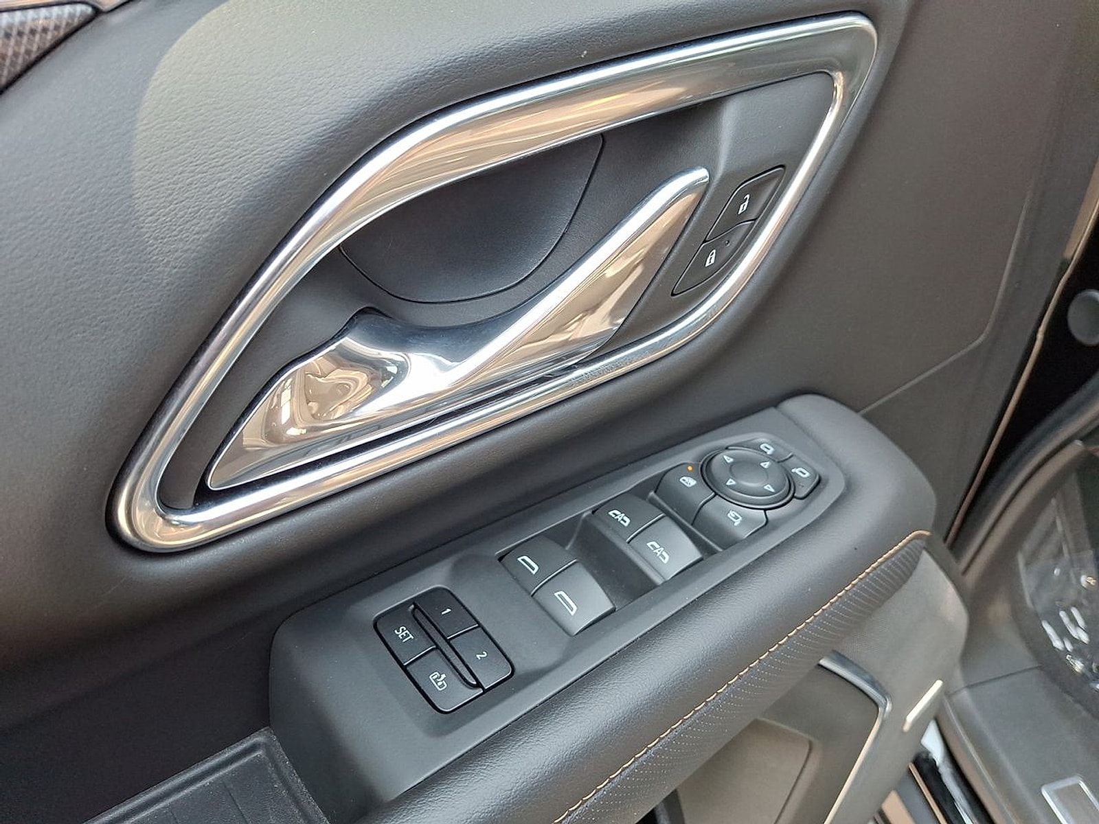 2023 GMC Yukon AT4 - Photo 23
