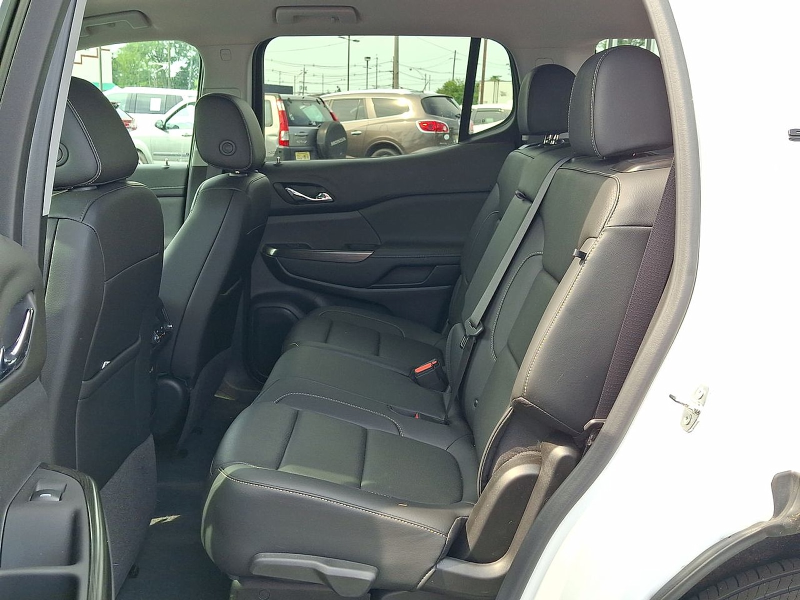 2023 GMC Acadia SLT - Photo 24