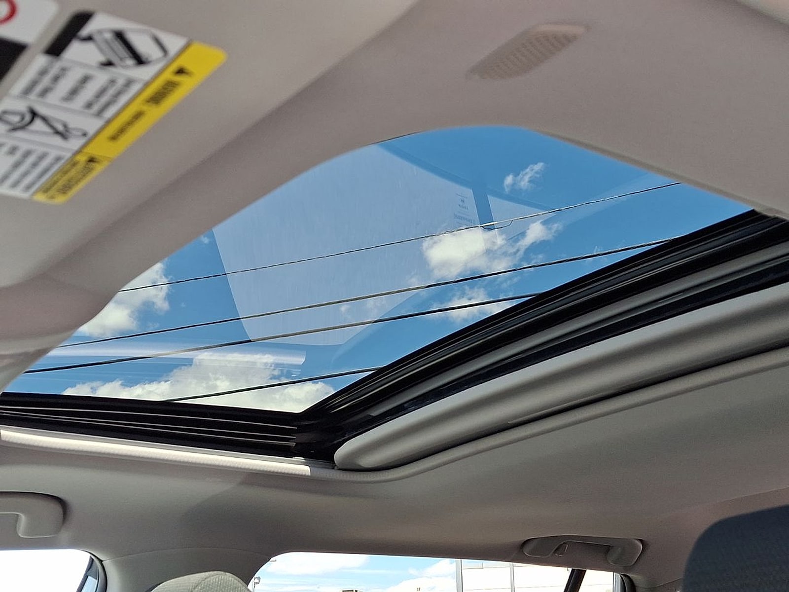 2023 Toyota RAV4 XLE - Photo 18