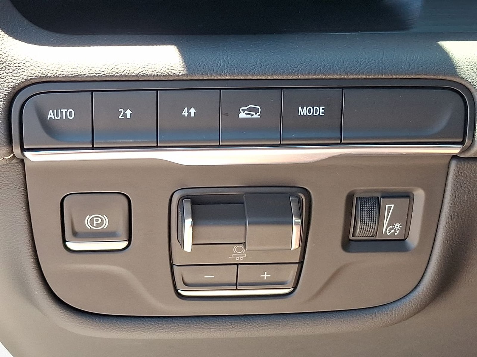 2024 Cadillac Escalade Sport - Photo 18