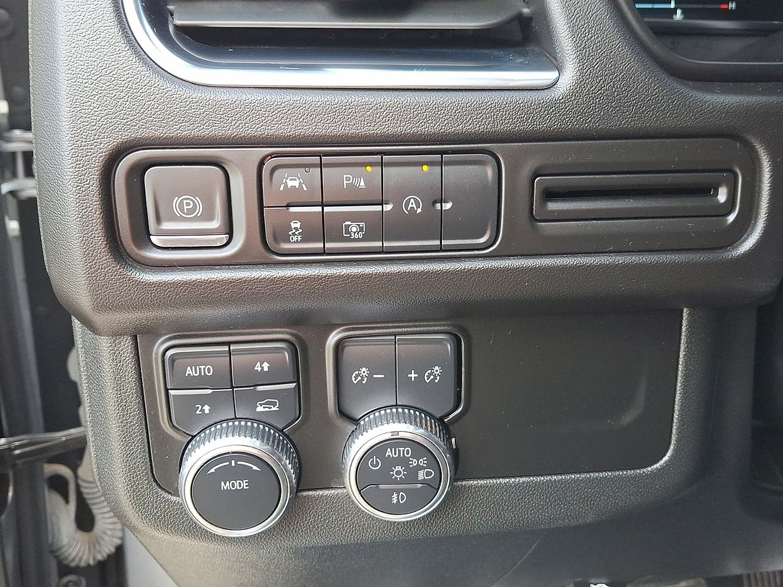 2024 GMC Yukon XL SLT - Photo 18