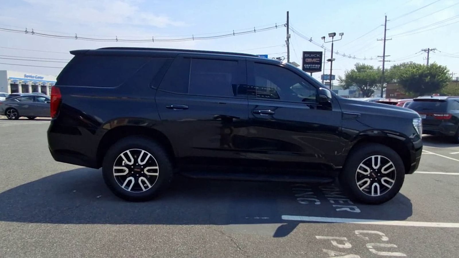 2023 GMC Yukon AT4 - Photo 9