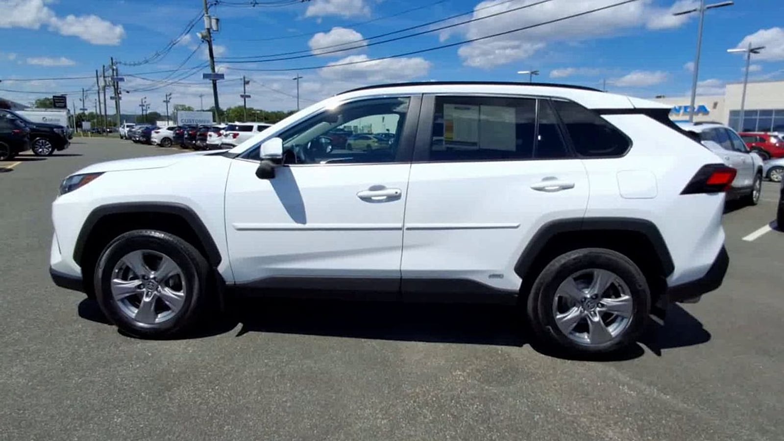 2023 Toyota RAV4 XLE - Photo 5
