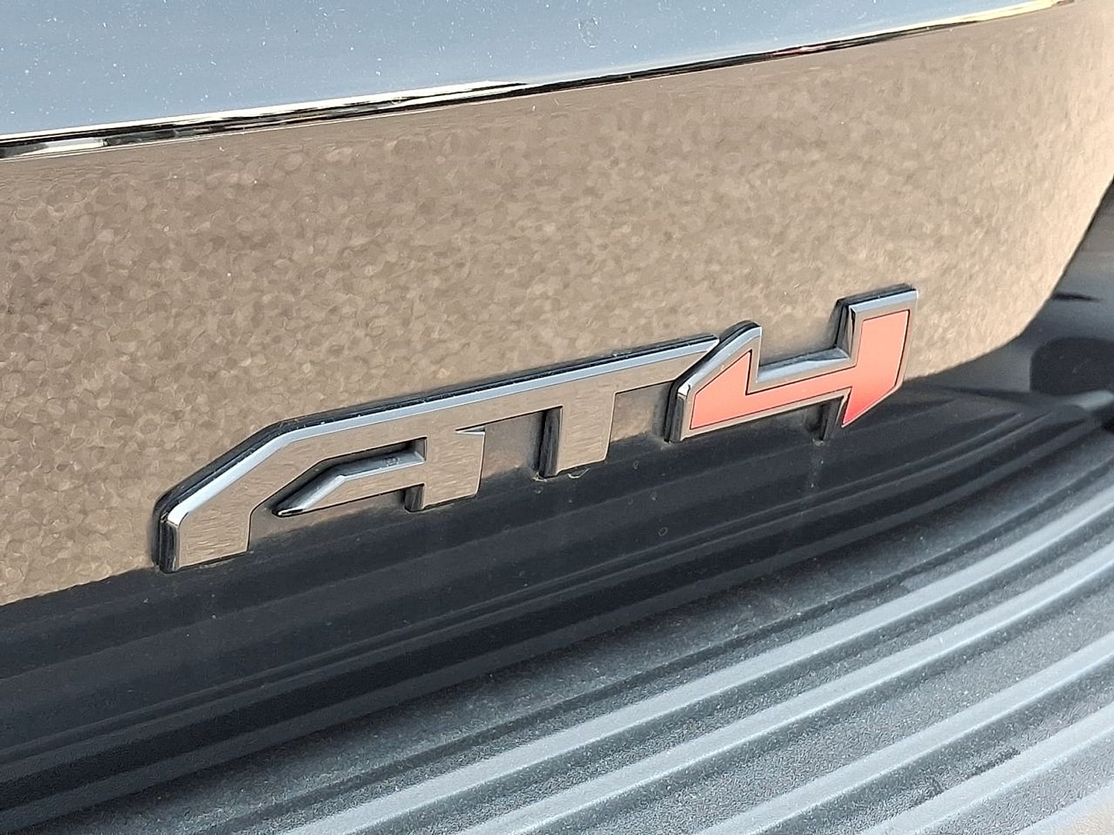 2023 GMC Yukon AT4 - Photo 32
