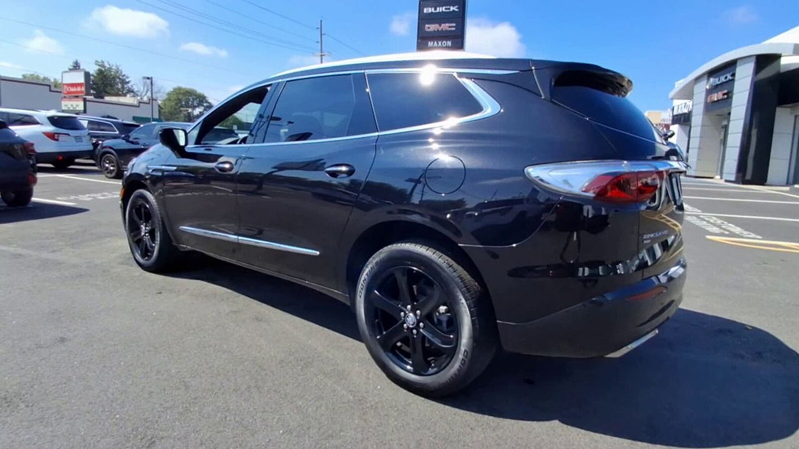 2024 Buick Enclave Essence photo 3