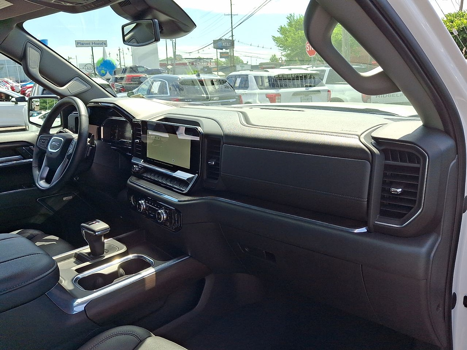 2024 GMC Sierra 1500 SLT - Photo 28